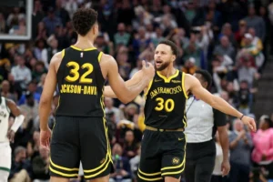 Stephen Curry brilha e Warriors vira contra o Celtics na rorrogação